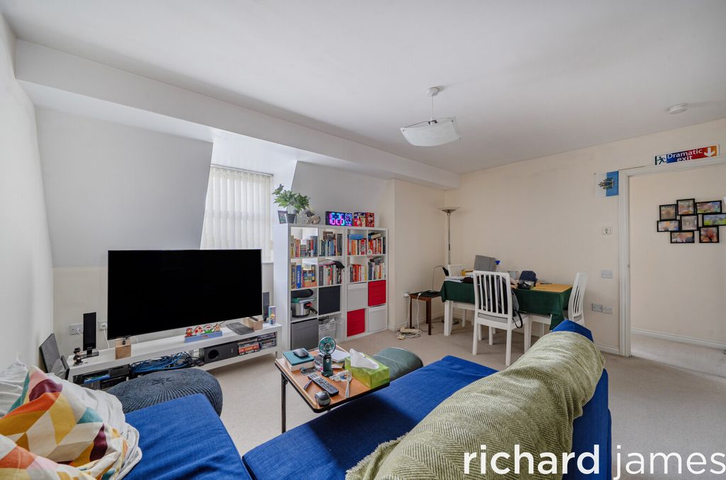 Property photo 3 of 11 4A2E253Ccbd54085861Afcdcac9Ac977