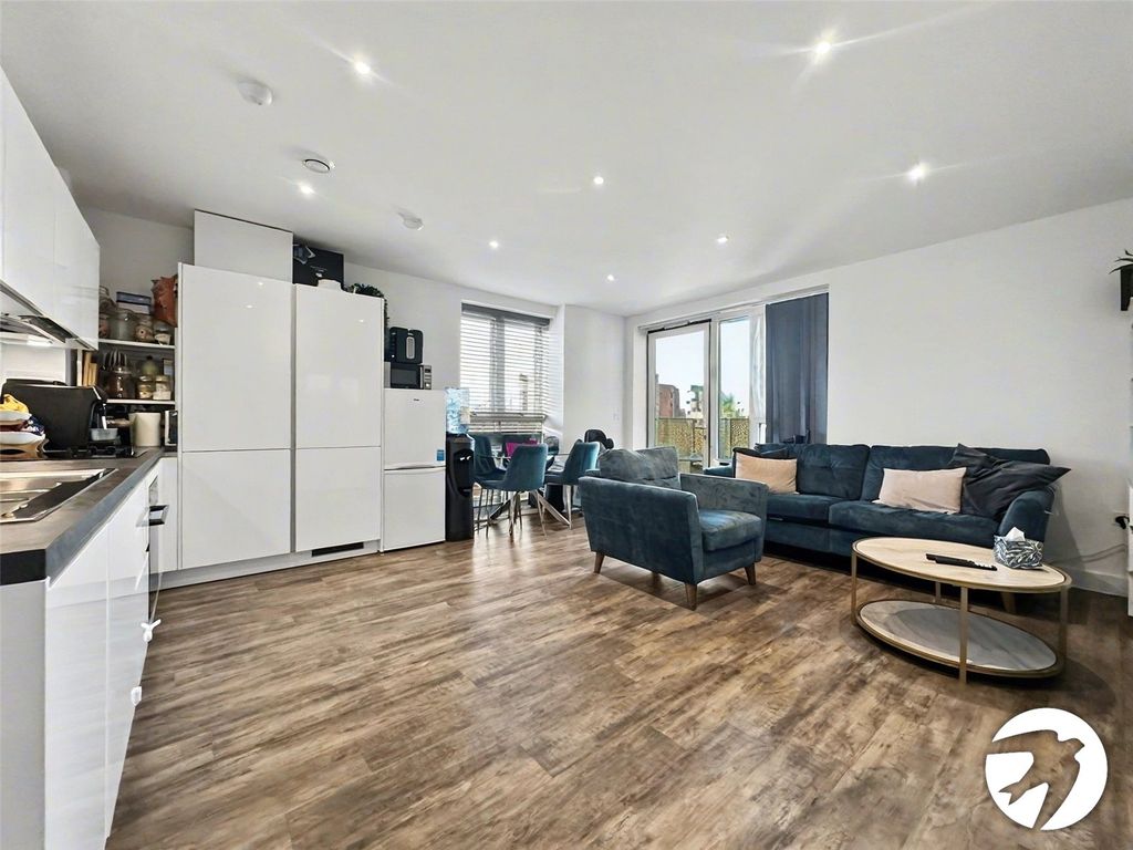 Property photo 3 of 8 Lounge/Kitchen