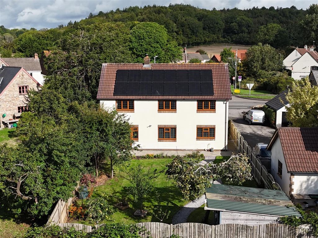 Property photo 3 of 32