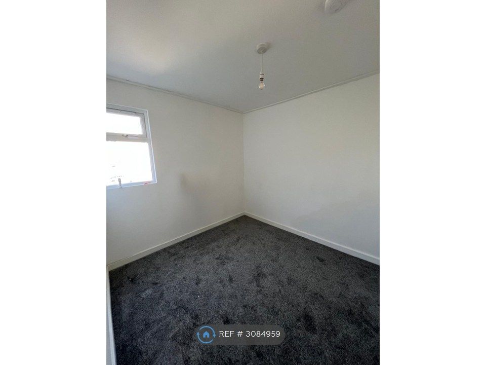 Property photo 3 of 15 1st Double Bedroom