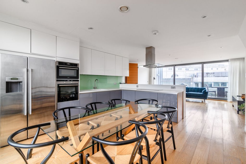 Property photo 2 of 28