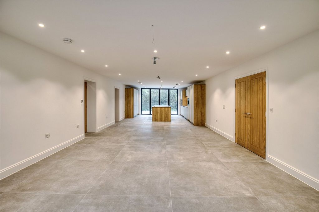 Property photo 3 of 16 Reception Area