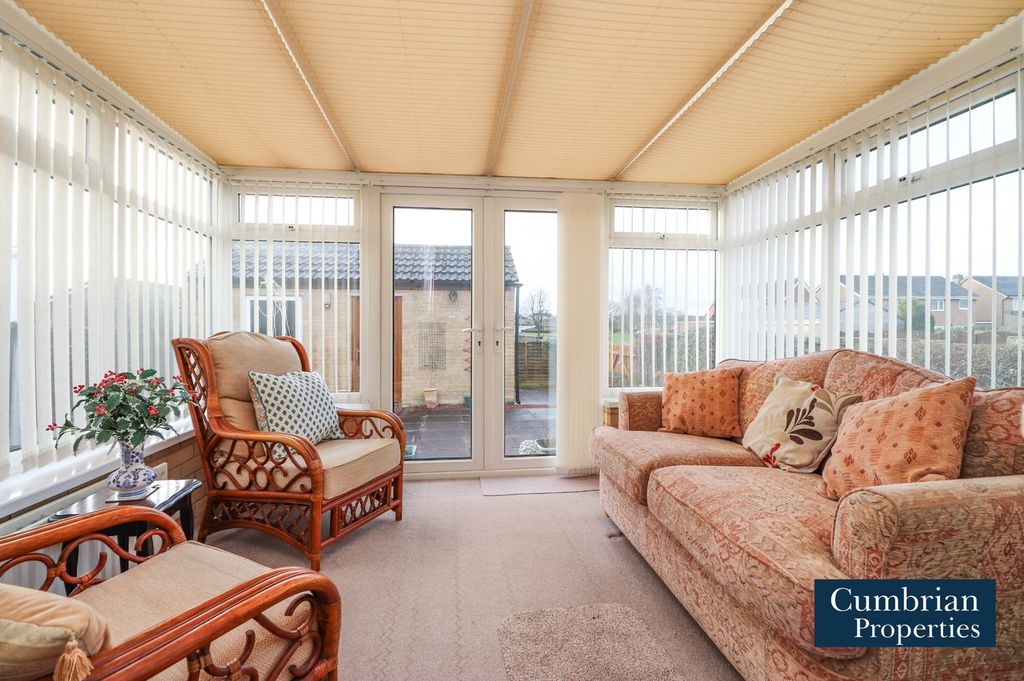 Property photo 2 of 18 Conservatory