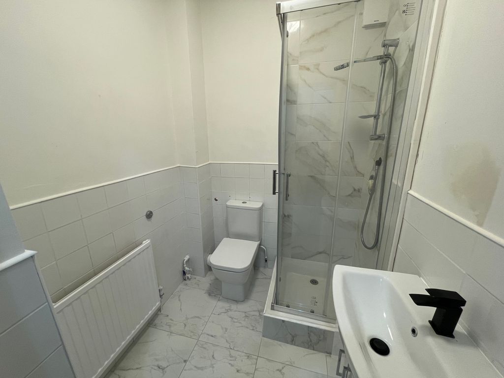 Additional image 6 of 2 bed flat to rentCoronation Road, Cowes PO31