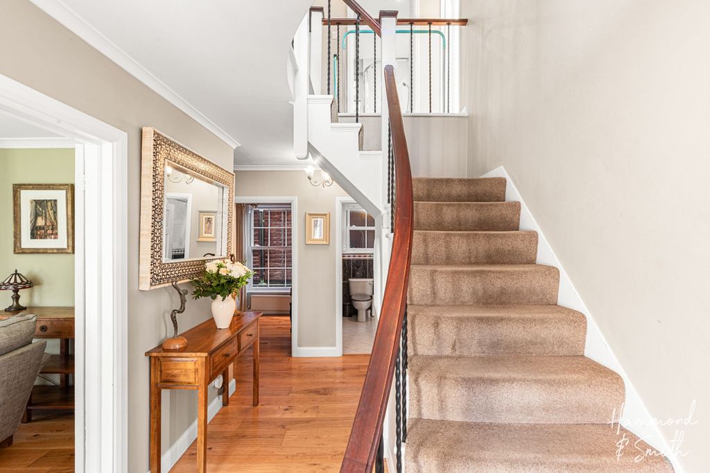 Property photo 2 of 24