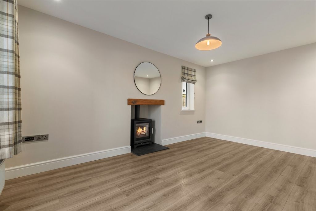 Property photo 3 of 31