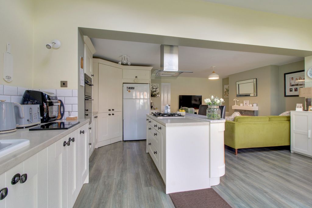 Property photo 2 of 22