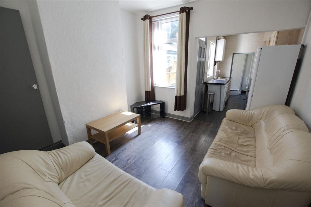 Property photo 2 of 10 Approach