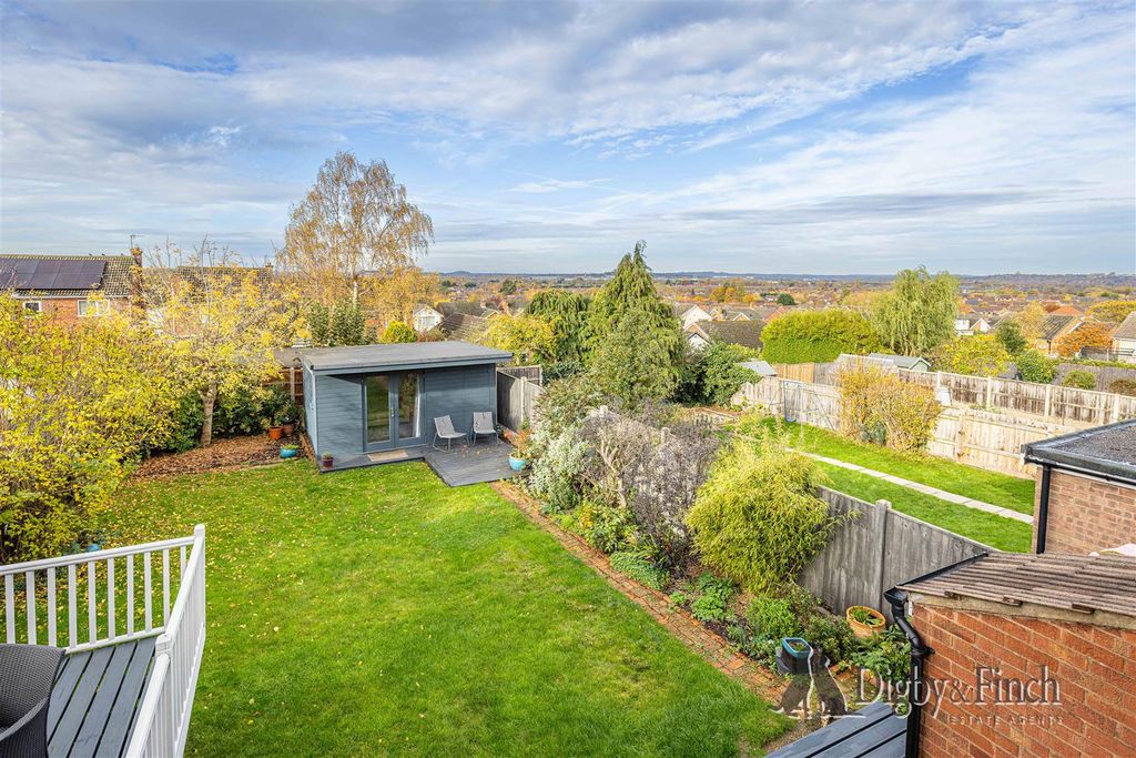 Property photo 2 of 25