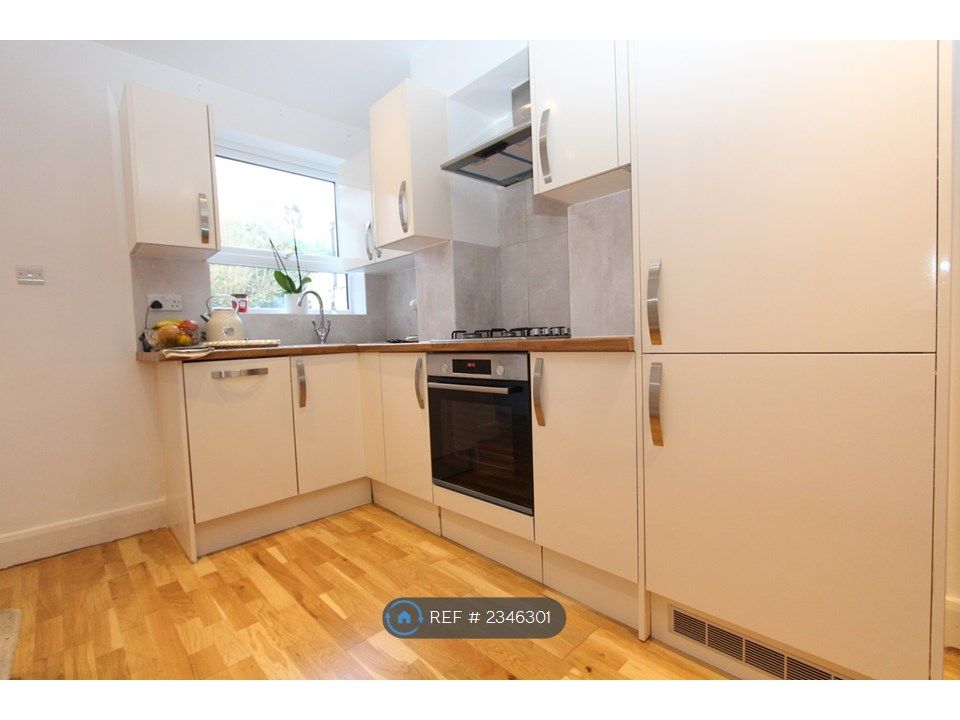 Property photo 3 of 9 Kitchen