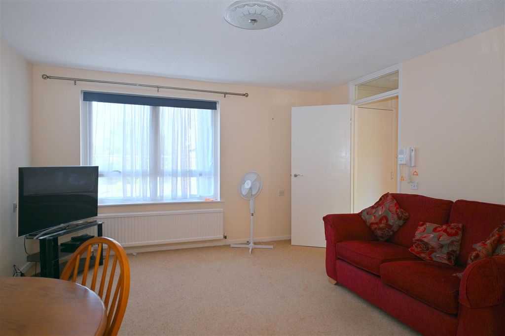 Property photo 2 of 11 Living Room