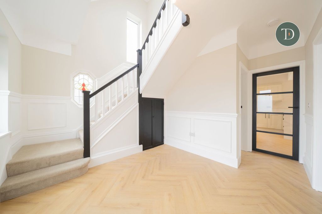 Property photo 3 of 37