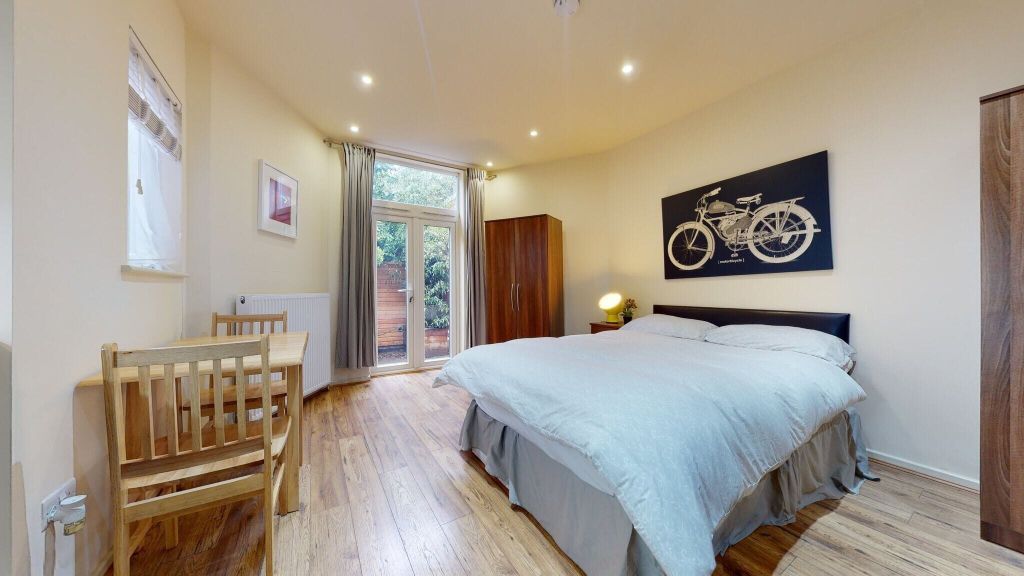 Property photo 1 of 12 Bedroom