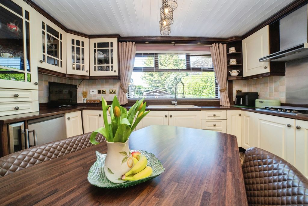 Property photo 3 of 28 Pbox-Img.Jpg