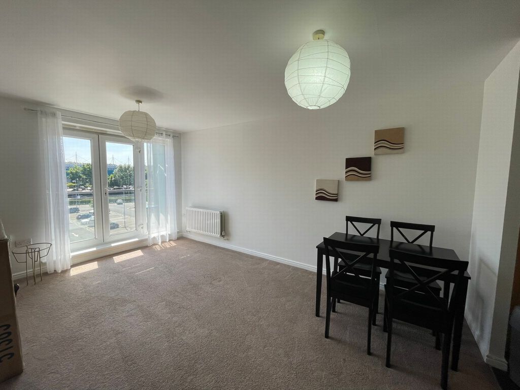 Property photo 3 of 9 Lounge