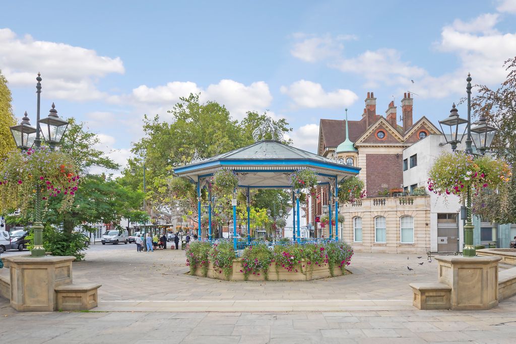 Additional image 13 of 3 bed flat for saleWimblehurst Road, Horsham RH12