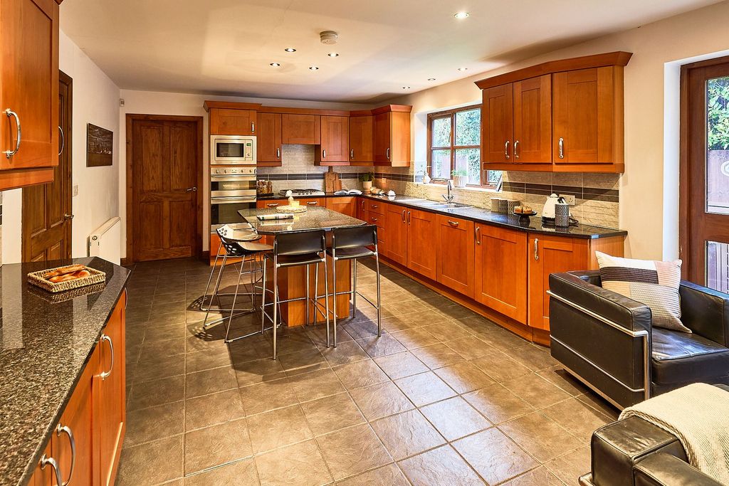 Property photo 3 of 40