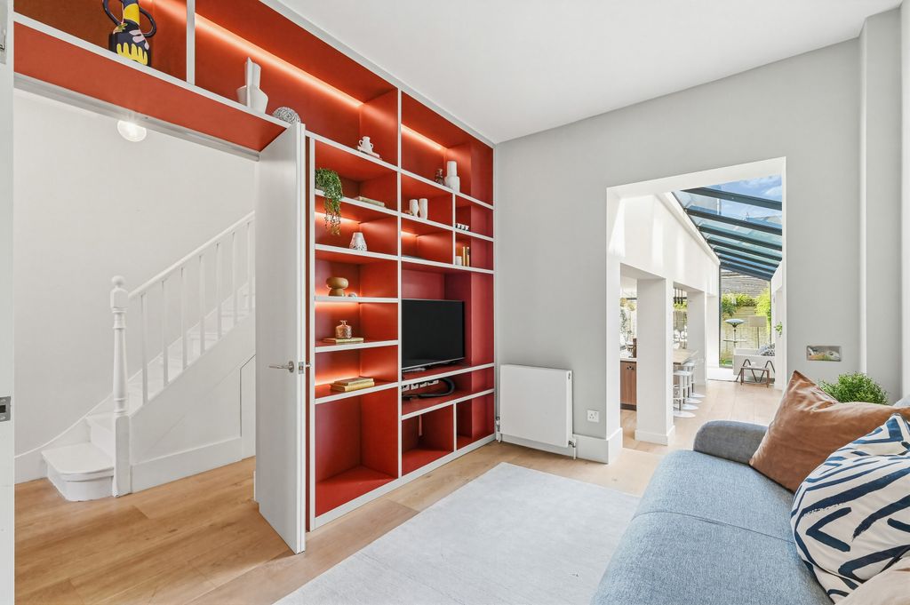 Property photo 2 of 20