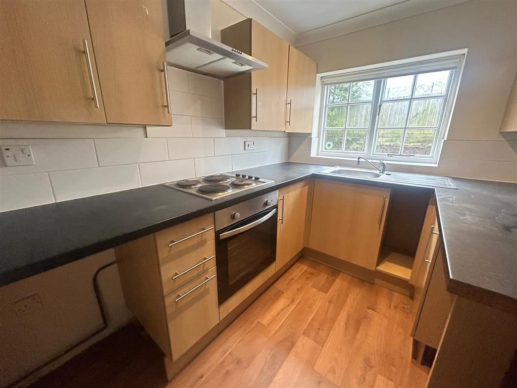 Property photo 3 of 7 Kitchen