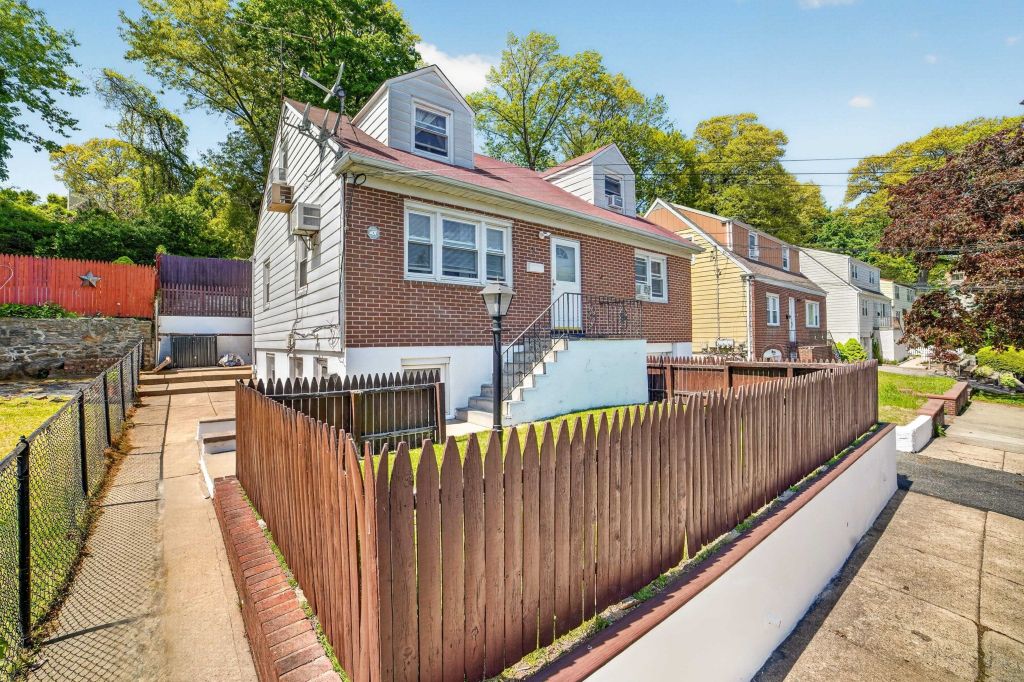 Property photo 1 of 30