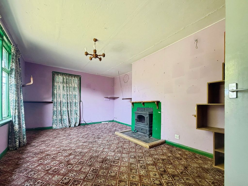 Property photo 3 of 13 Lounge