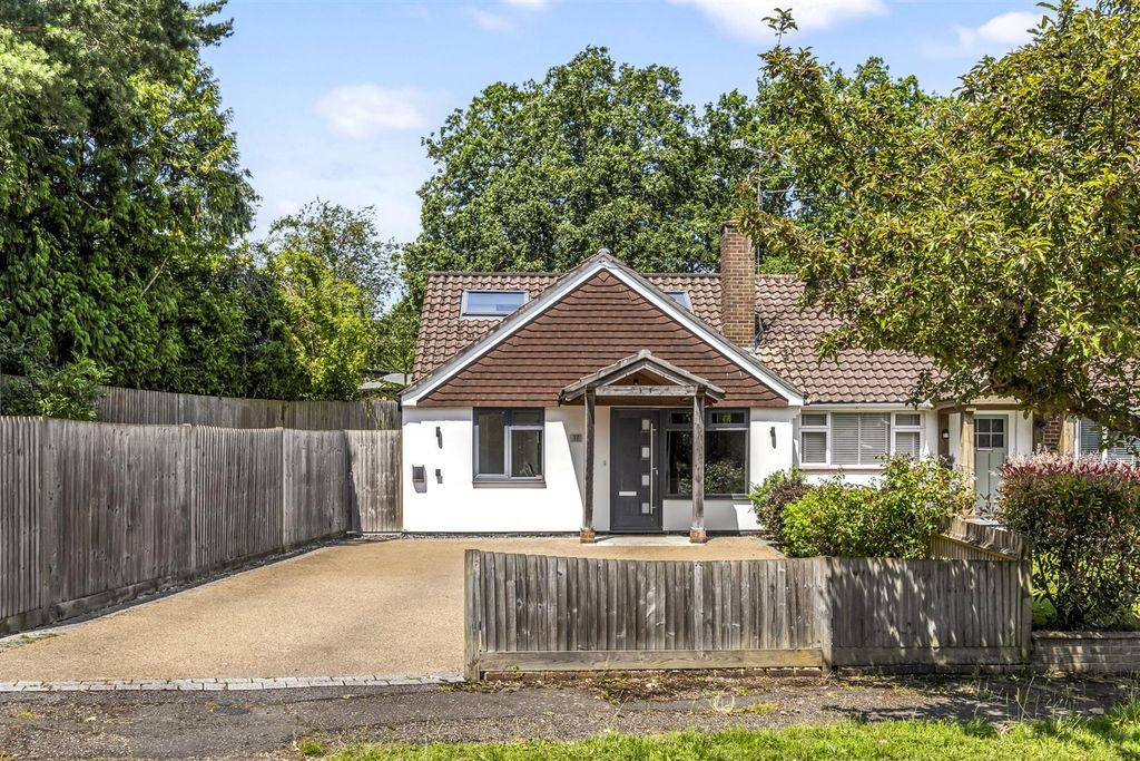 Property photo 1 of 17 Farlington Avenue, 37-020.Jpg
