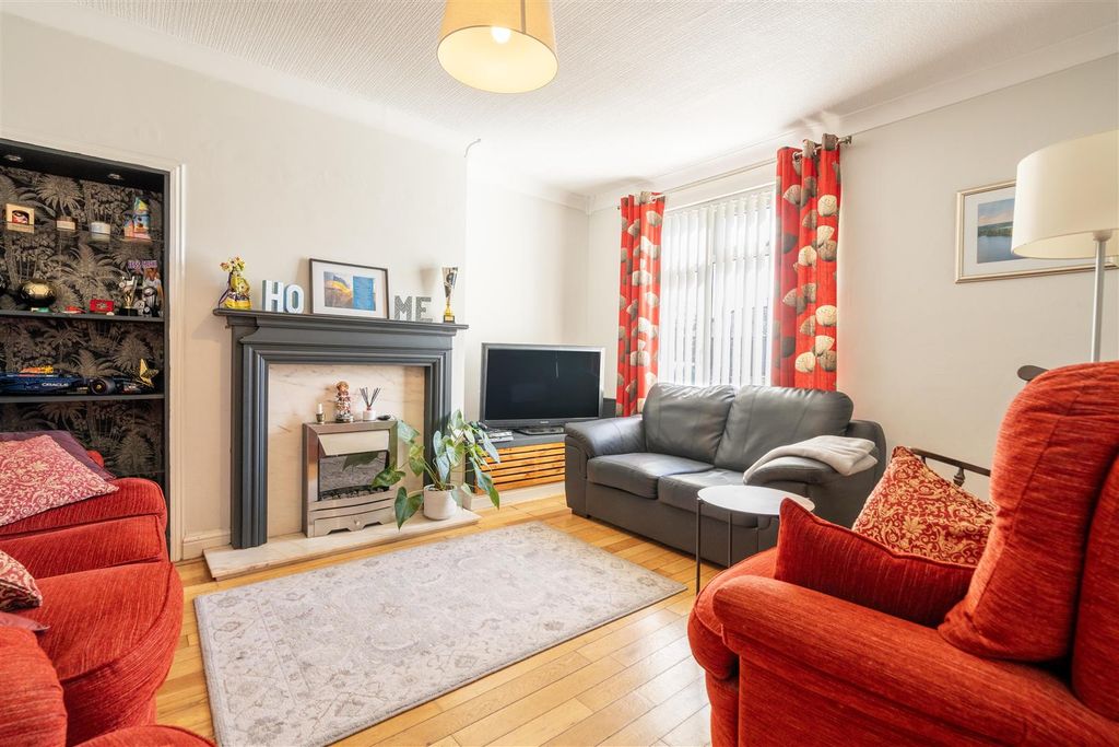 Property photo 2 of 10 Living Room