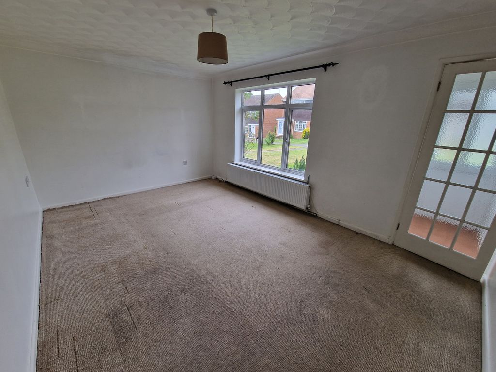 Property photo 2 of 11 Living Room
