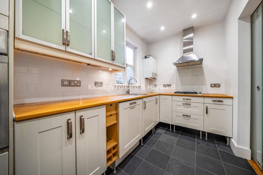 Property photo 3 of 8 F8A4Fc31-9F43-454d-A