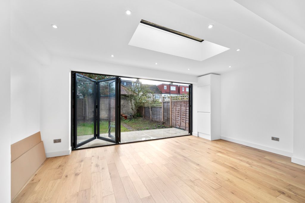 Property photo 3 of 20 Picture No. 18