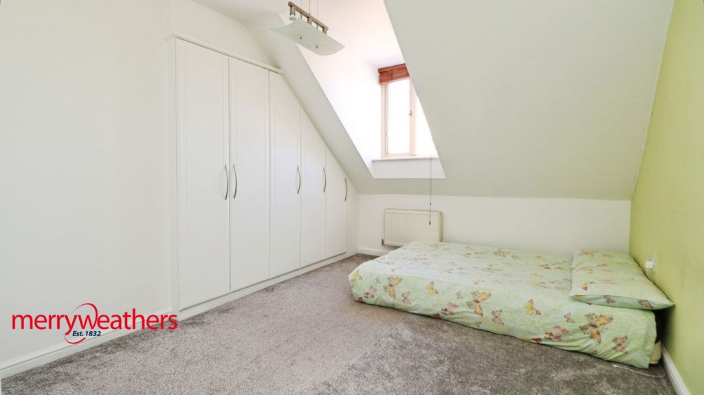 Property photo 2 of 14 Principal Bedroom