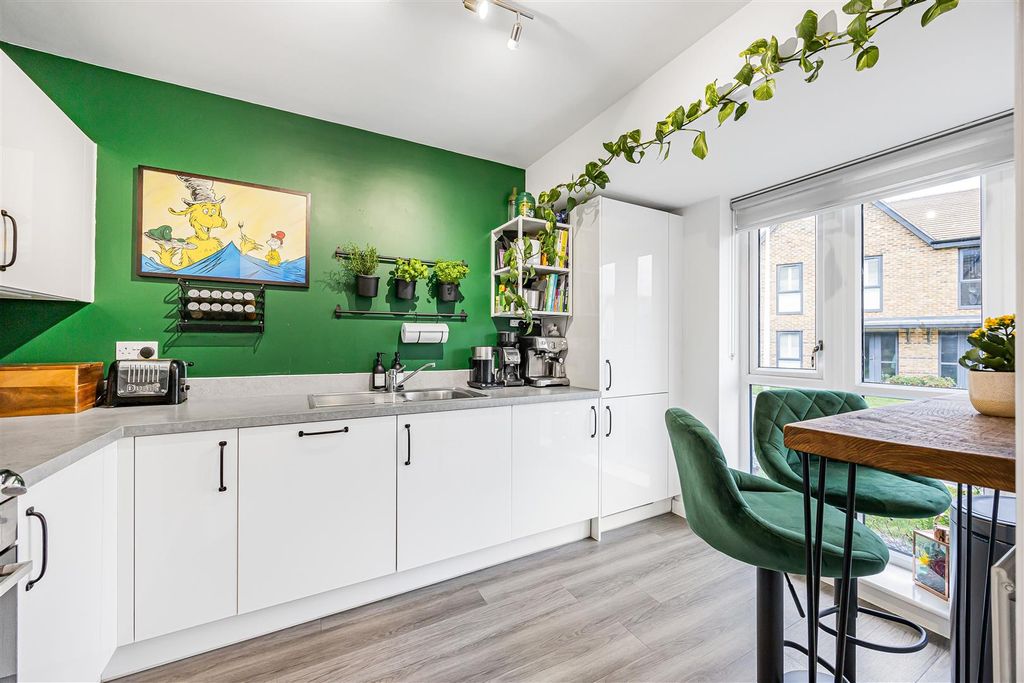 Property photo 2 of 25