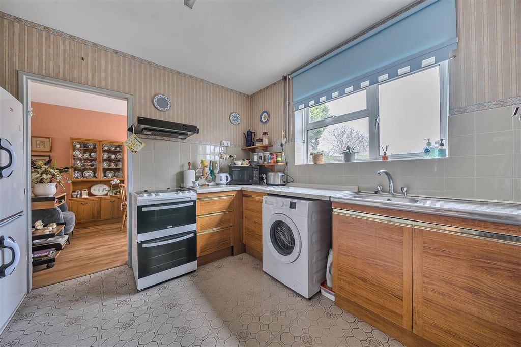 Property photo 2 of 20 Kitchen