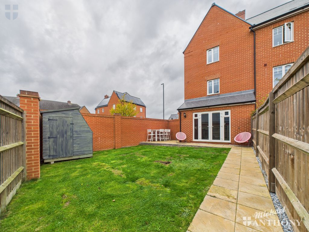 Property photo 3 of 15 Cam03218G0-Pr0817-Still015