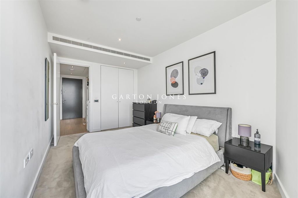 Property photo 3 of 21 Bedroom