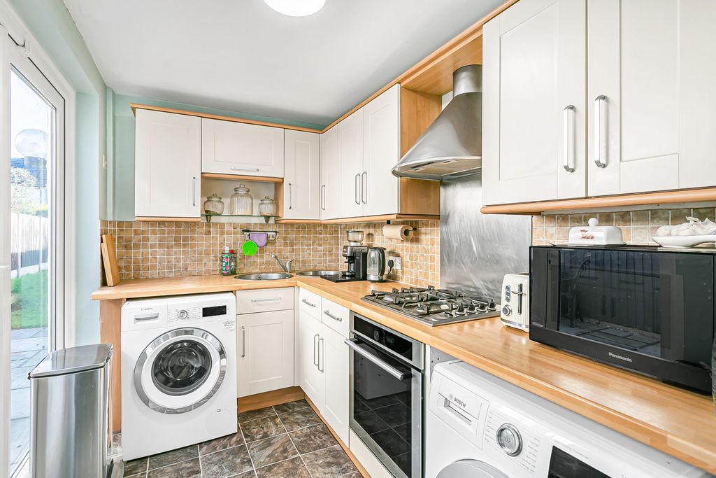 Property photo 3 of 16 Kitchen