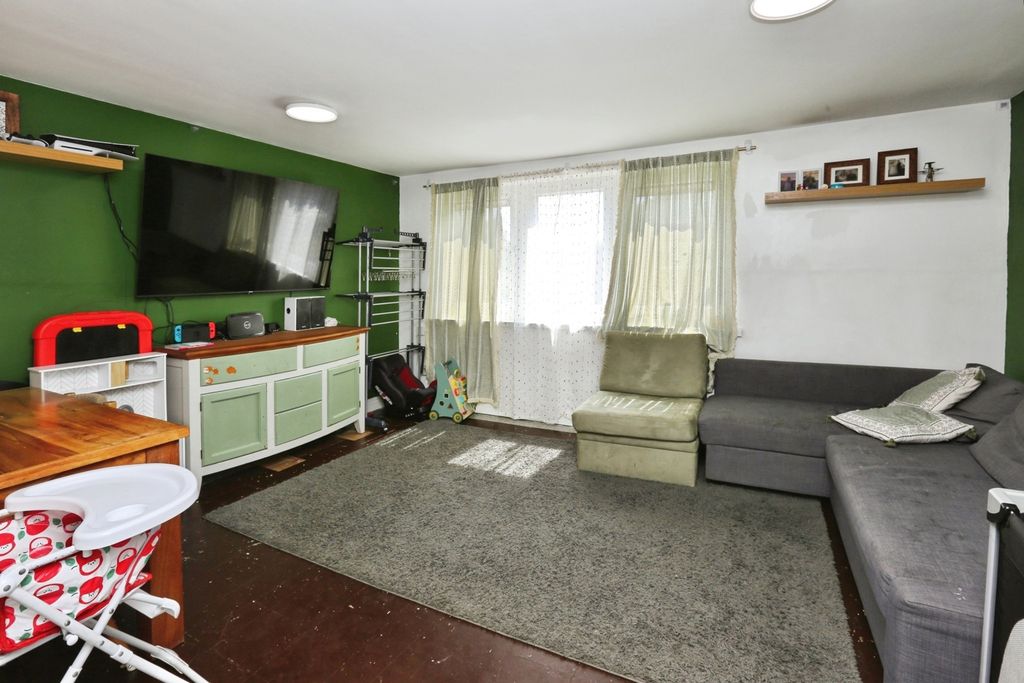 Property photo 2 of 11 Photo