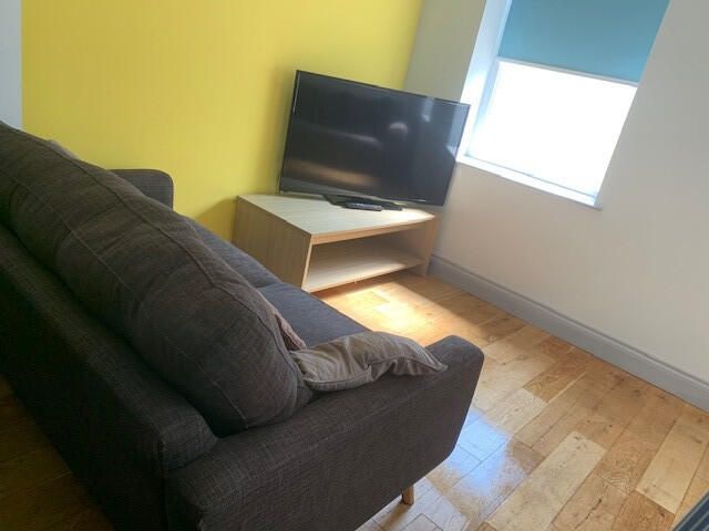 Property photo 1 of 4 Bright Lounge With Feature Wall And Flatscreen TV...