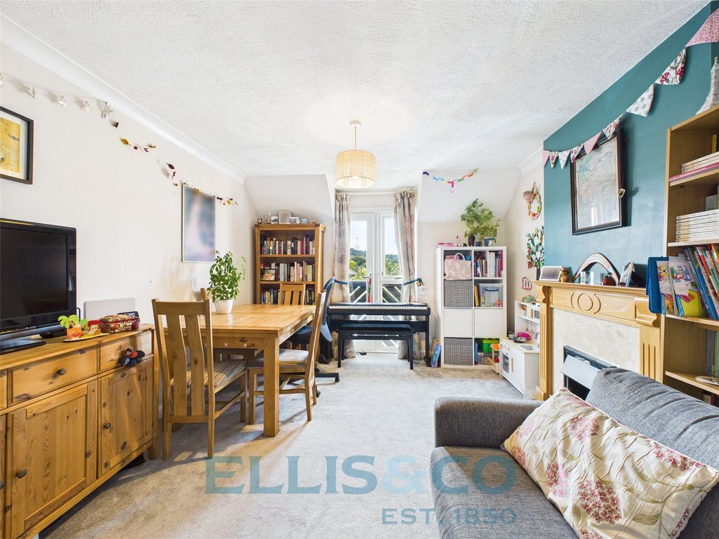 Property photo 3 of 11 Picture No. 01