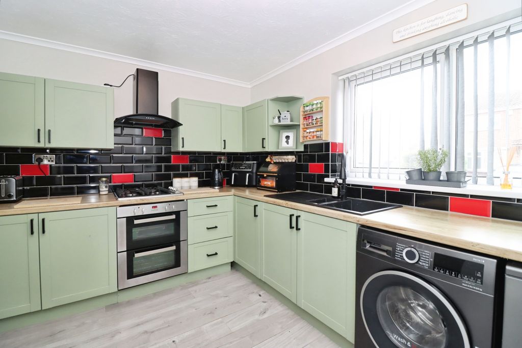 Property photo 2 of 14