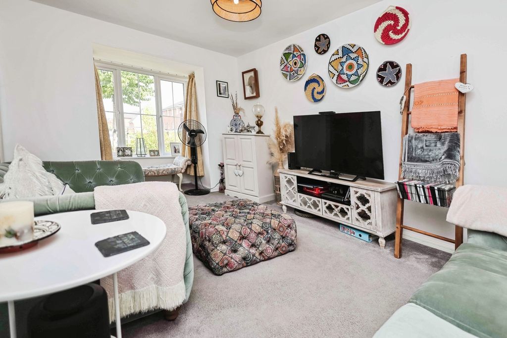 Property photo 3 of 17 Photo
