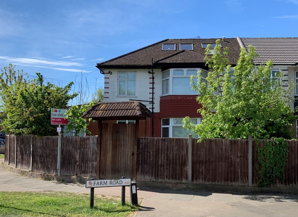 Property photo 3 of 12