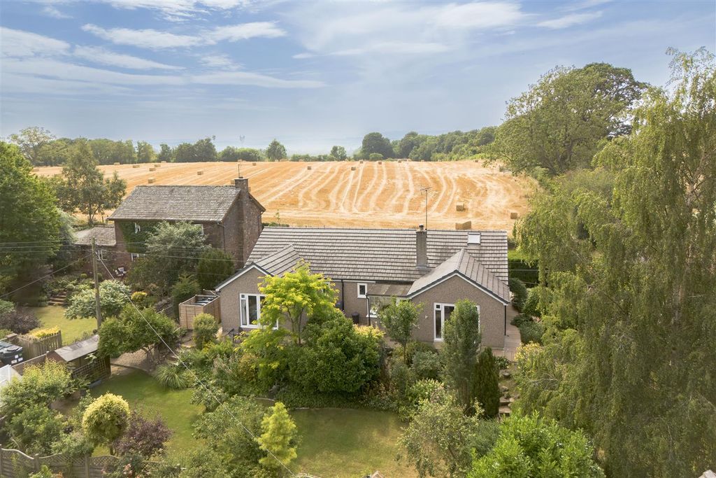 Property photo 1 of 32 West Bank