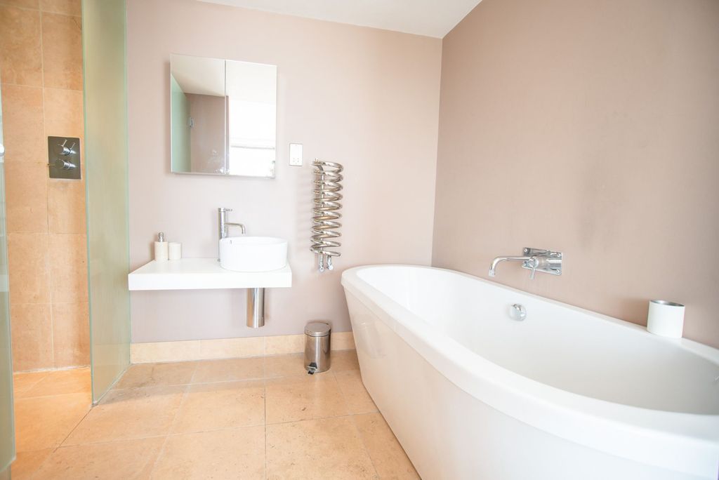 Property photo 3 of 14 Bathroom