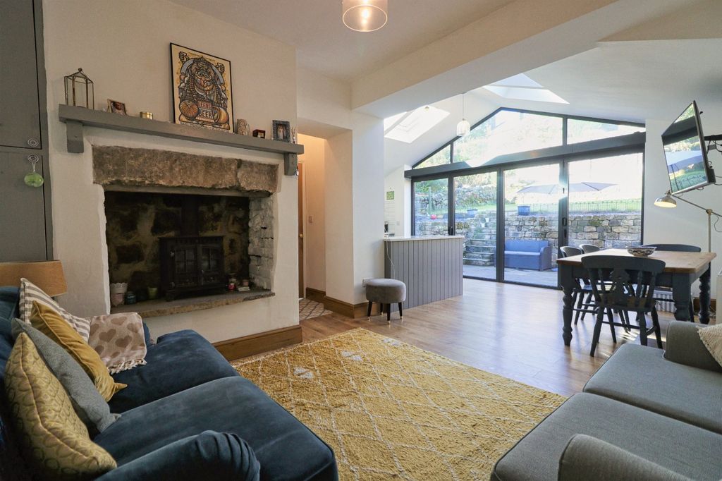 Property photo 2 of 16 Picture No. 24