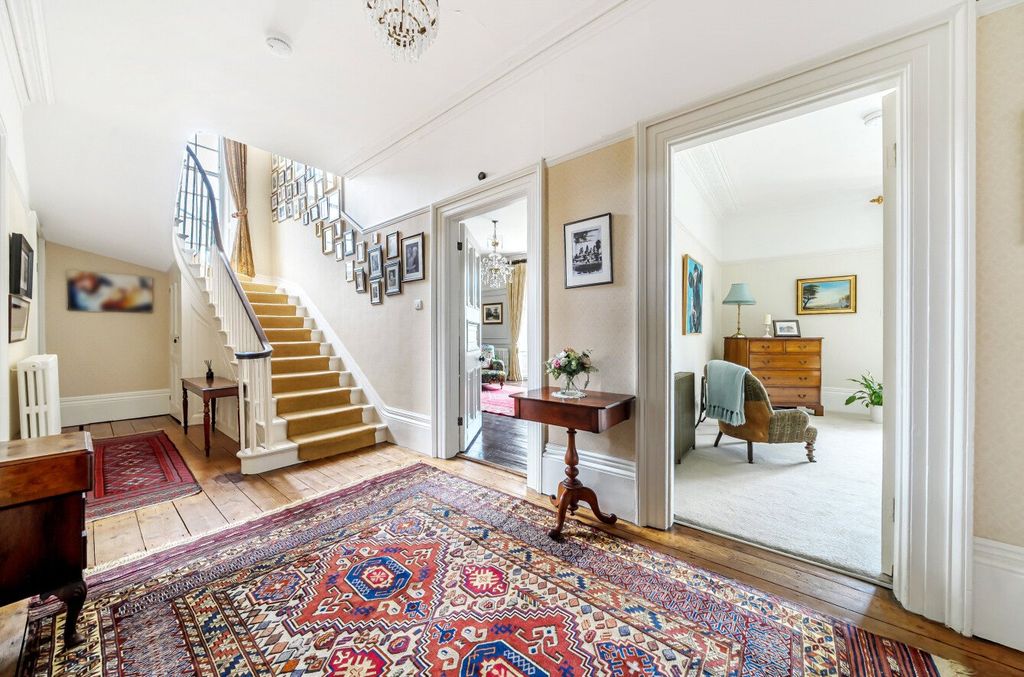 Property photo 2 of 16 Entrance Hallway