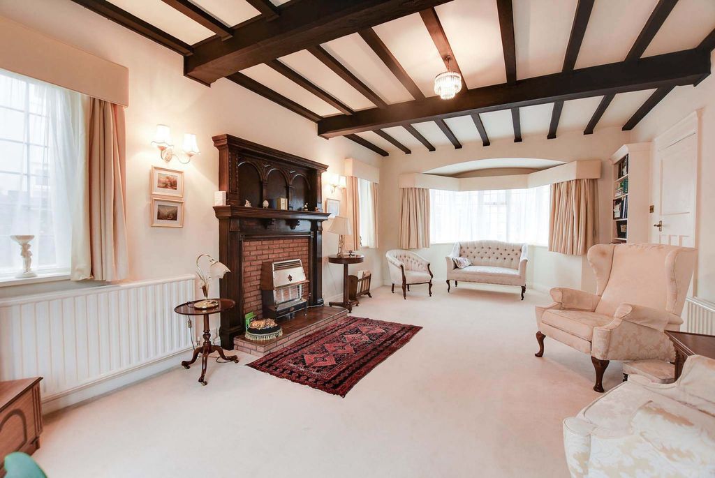 Property photo 2 of 27