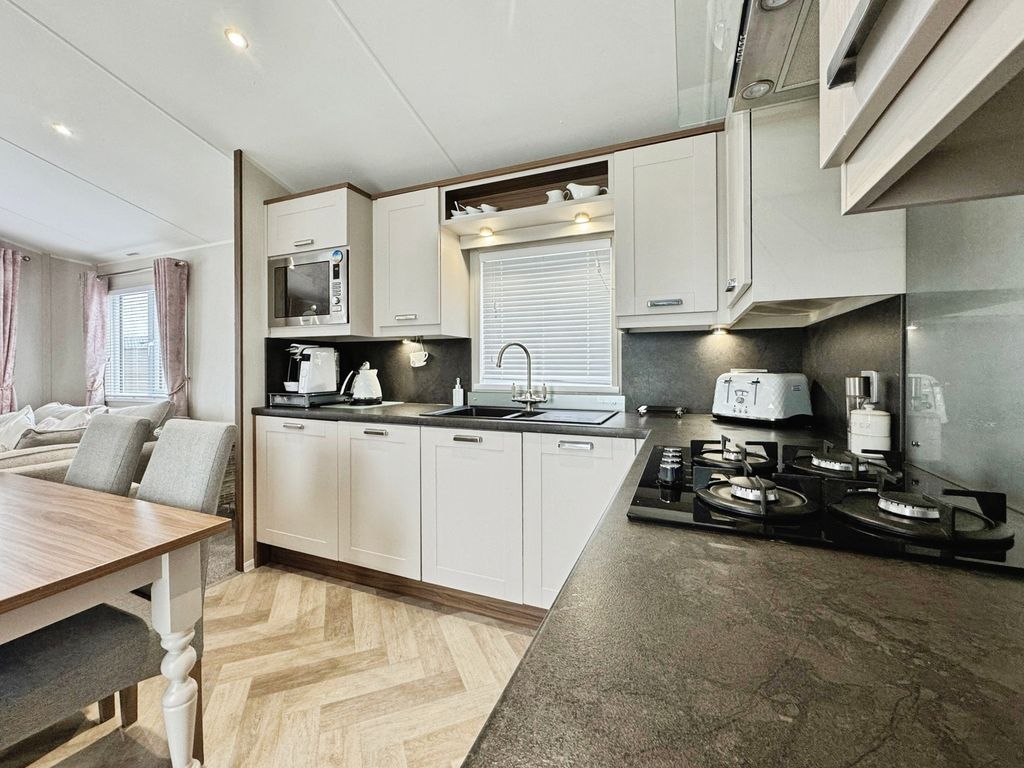 Property photo 3 of 27 Pbox-Img.Jpg