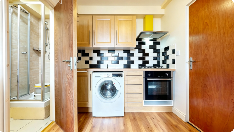 Property photo 3 of 5 Kitchen