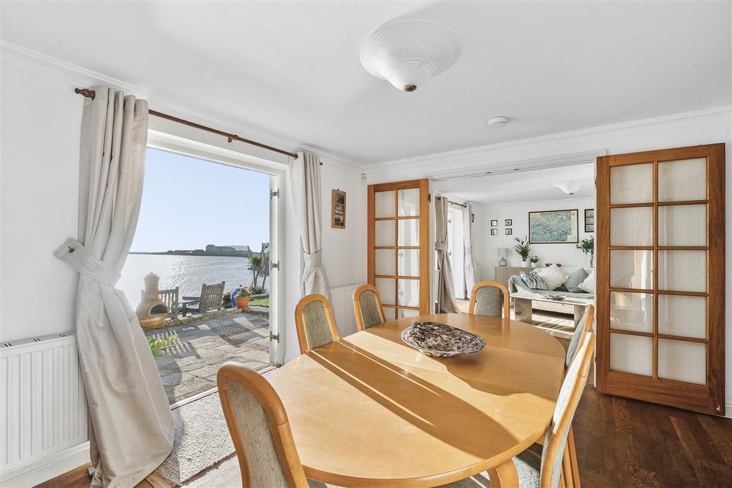 Property photo 3 of 23 Dining Room